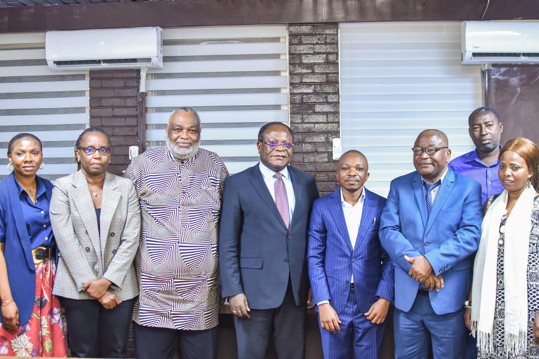 Le 2e VP Didi MANARA LINGA avec une délegation des Congolais résidant à l'étranger