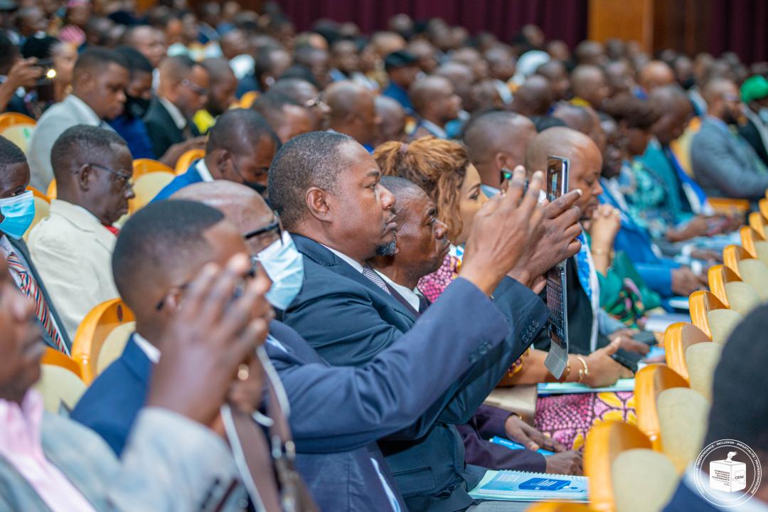 Cadre de concertation avec les partis politiques au Palais du peuple