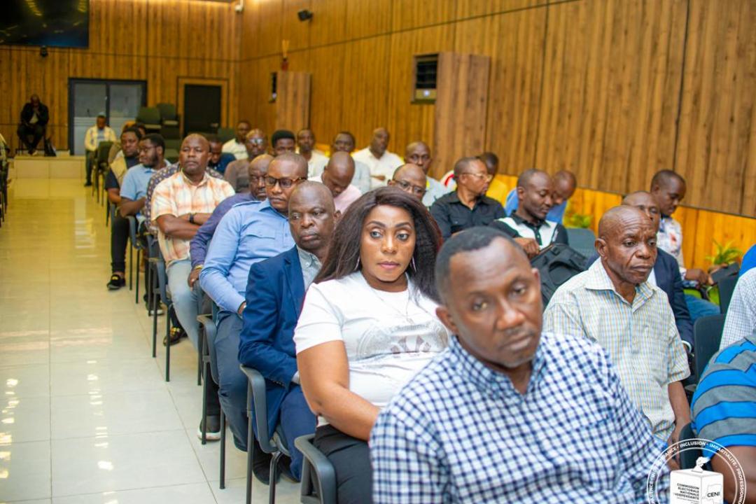 Les cadres et agents de la CENI ayant suivi la formation des facilitateurs des BRTC.