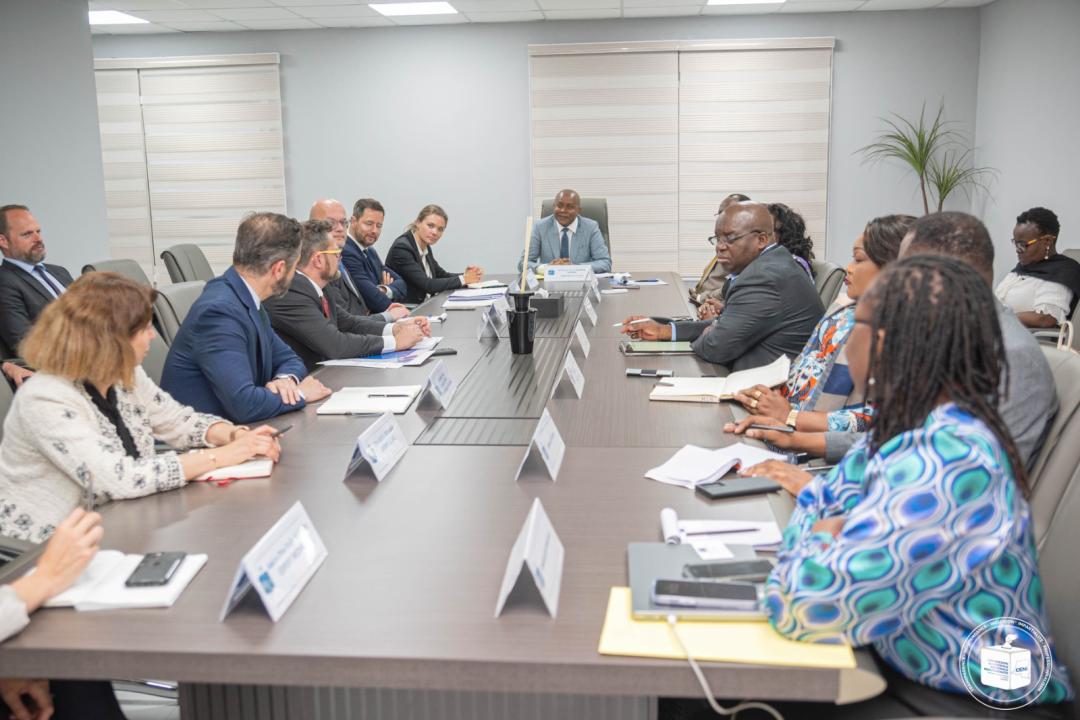 Le Président Denis KADIMA s'entretient avec la délégation de l'Union européenne.