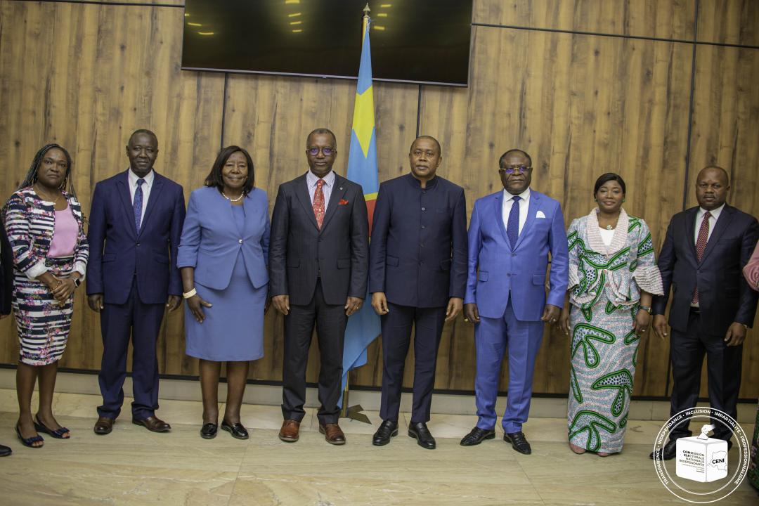 Les membres de la CENI et les membres de la mission exploratoire du Forum des Commissions Électorale de la SACD (ECF SADC).