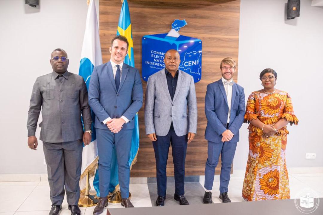 Quelques membres du Bureau Kadima et les observateurs du Centre Carter