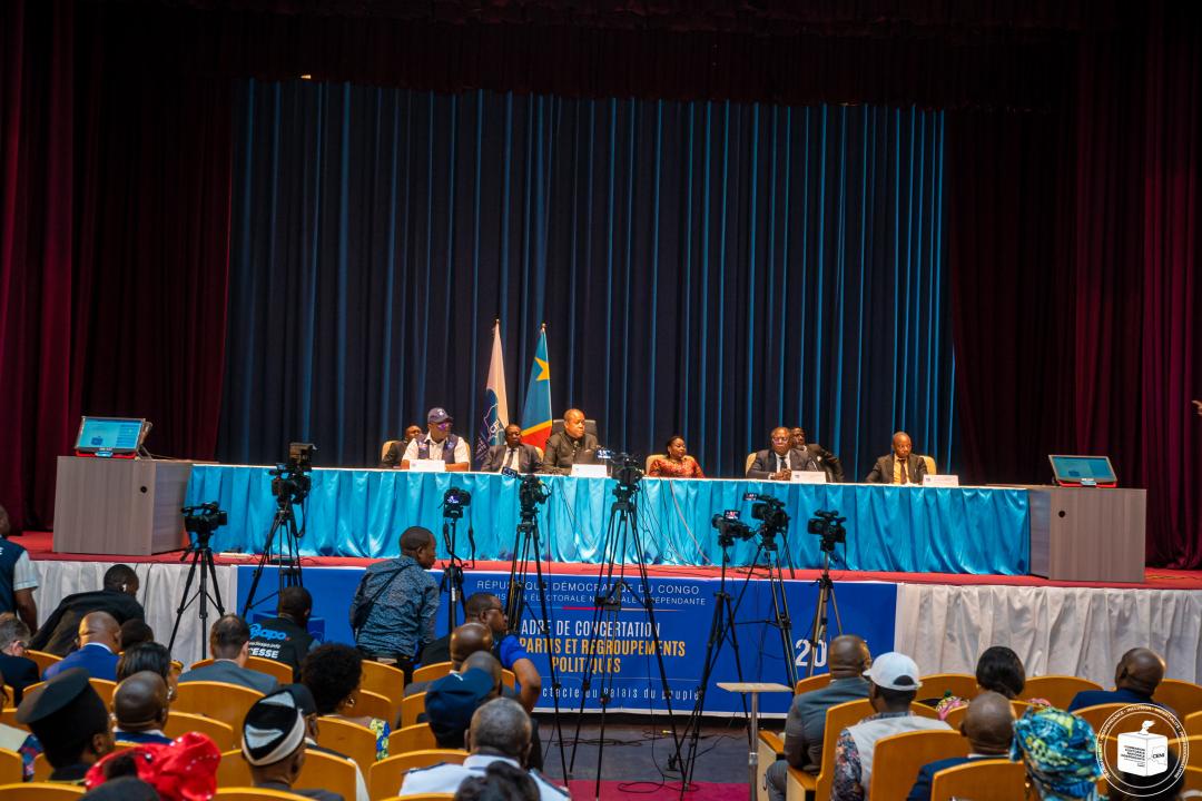 Cadre de concertation avec les partis et regroupements politiques