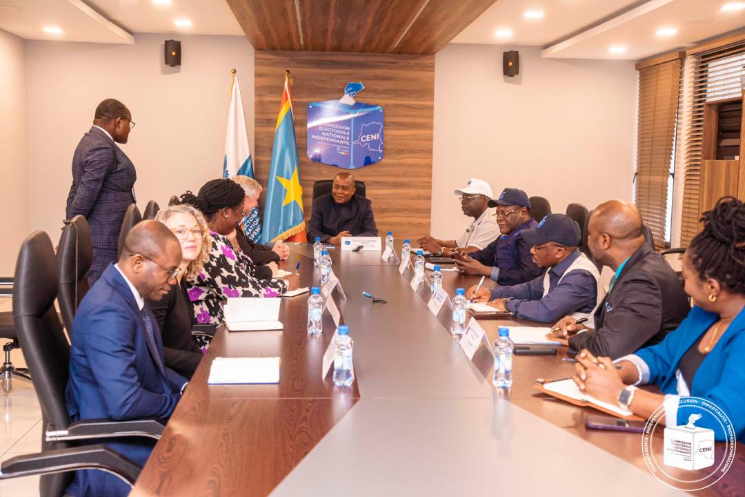 Le Président de la CENI, Denis Kadima  et la délégation de l’IFES
