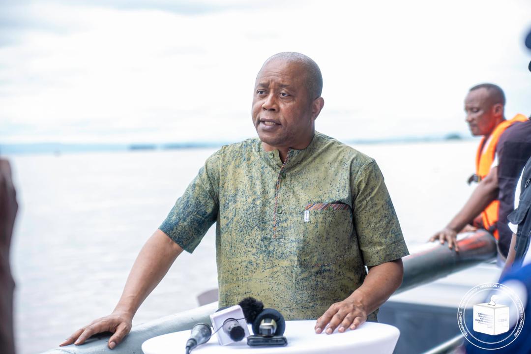 Le Président de la CENI, Denis Kadima, à l’occasion de remise des brevets au personnel navigant au terme d'une formation pour le déploiement du matériel électoral