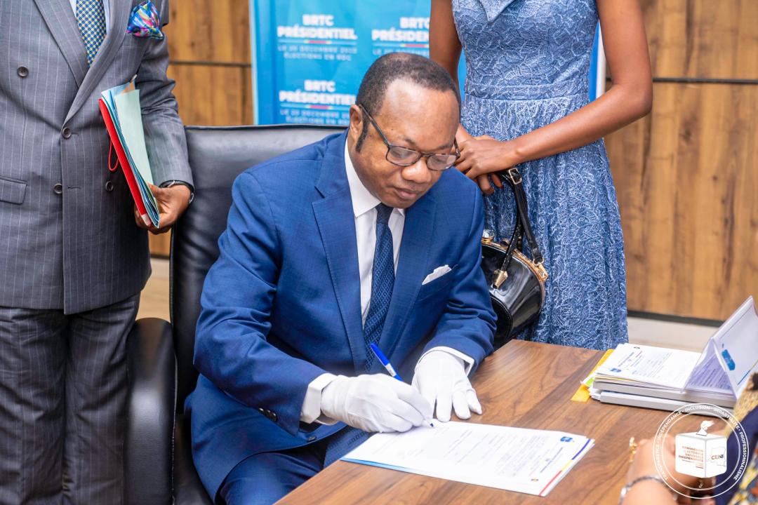 Dépôt de candidature au scrutin présidentiel de Noël Tshiani Muadiamvita. 