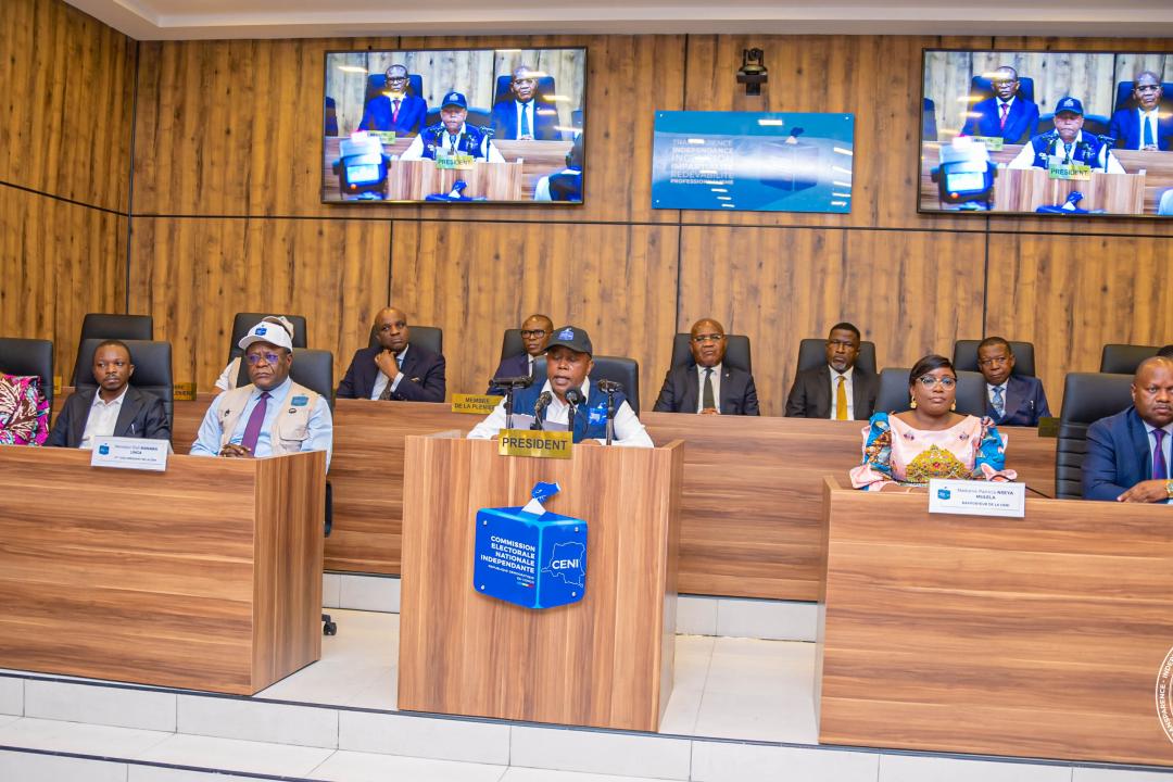 Le Président Denis KADIMA et les membres du Bureau de la Commission électorale nationale indépendante (CENI)