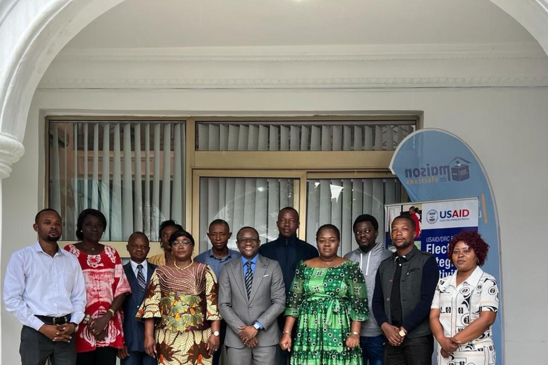 Rapporteur de la CENI, Mme Patricia Nseya Mulela et quelques journalistes