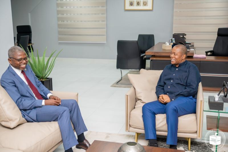 Damien MAMA, Représentant résident du (PNUD) présente ses civilités à Denis KADIMA, Président de la CENI. 