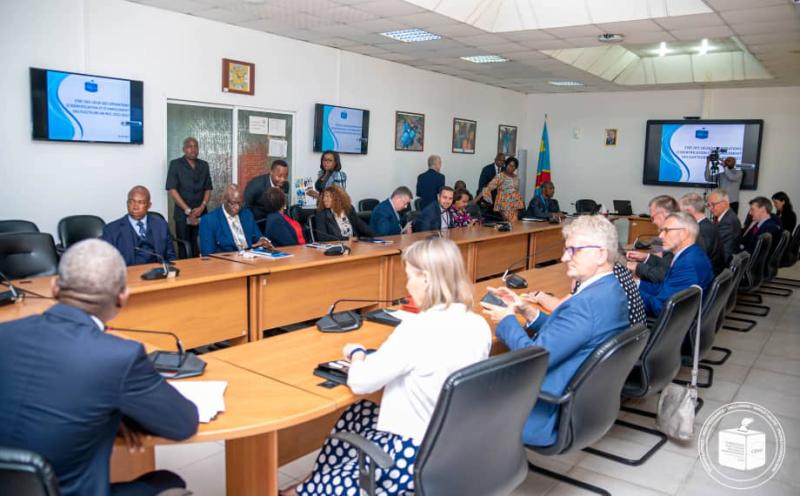 Les chefs de missions diplomatiques et les représentants des partenaires de la CENI ont participé à cette séance de restitution.