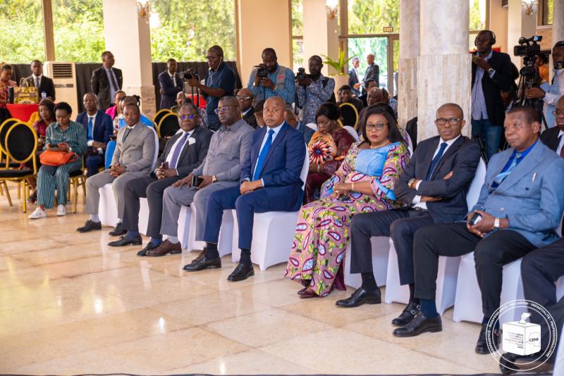 Les membres de l'assemblée plénière de la CENI suivent avec attention les conclusions de la mission mixte d'experts internationaux.