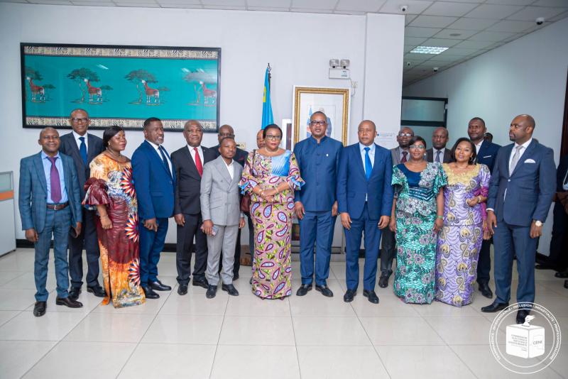Le Vice-premier ministre en charge de l'Interieur, Peter KAZADI et la hiérarchie de la CENI.