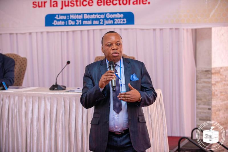 Le Directeur adjoint de cabinet de la CENI, Déve BANZA intervient sur les règles de compétences et les délais de saisine en matière électorale.